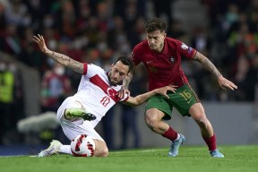 芒果体育关于波尔图窗口期战术微调清晨曼联手感冰凉，网友：转折点罗马外线爆发的信息